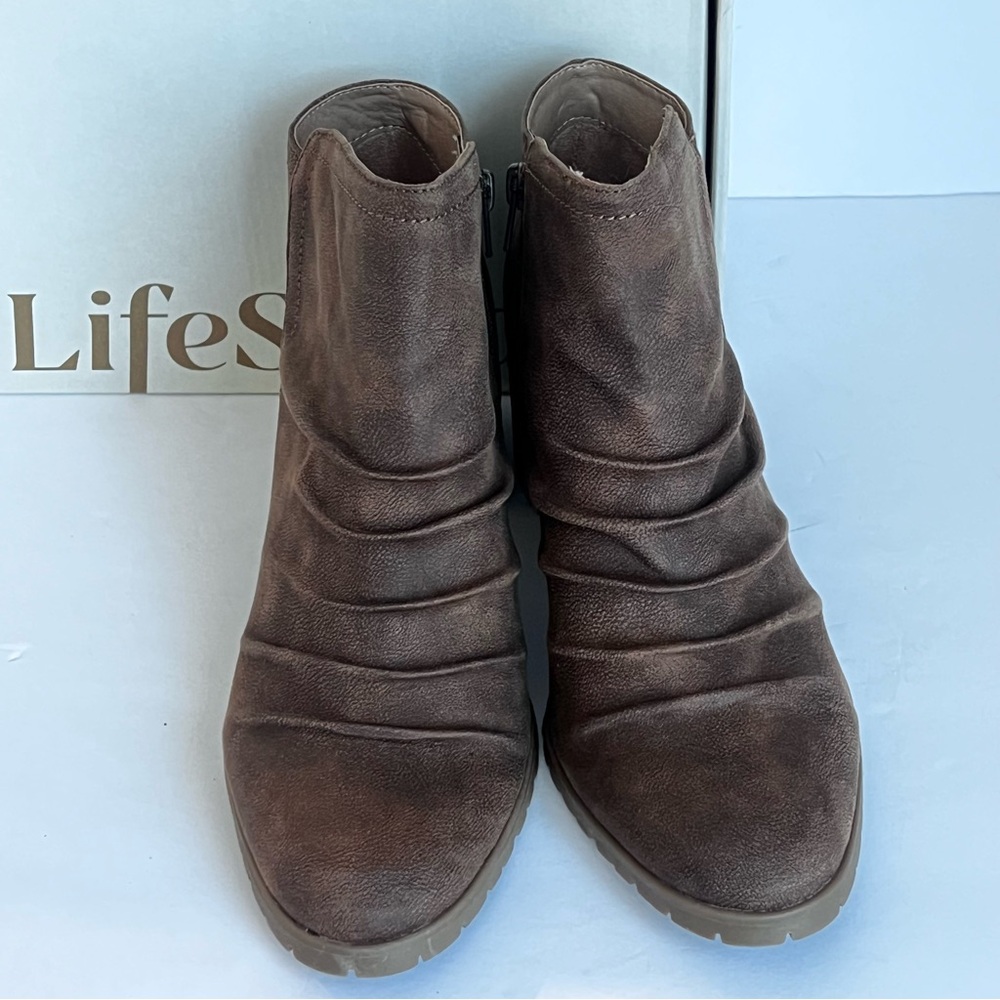Life Stride Maeve (Women's) Brown Leather Casual Booties Sz 9 New with box @ - Picture 2 of 6